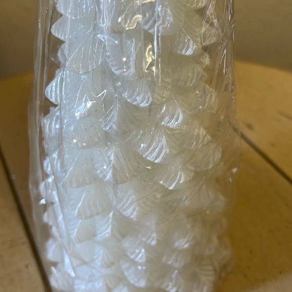 ✨ Christmas Tree Candle Wrapped in Plastic w/Bow White So detailed & beautiful - Picture 6 of 7